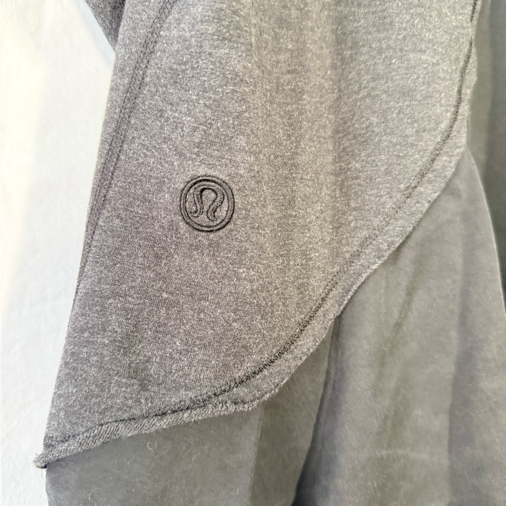 Lululemon Pull Me Over Gray Sweatshirt Hoodie Size 8 - Picture 6 of 7